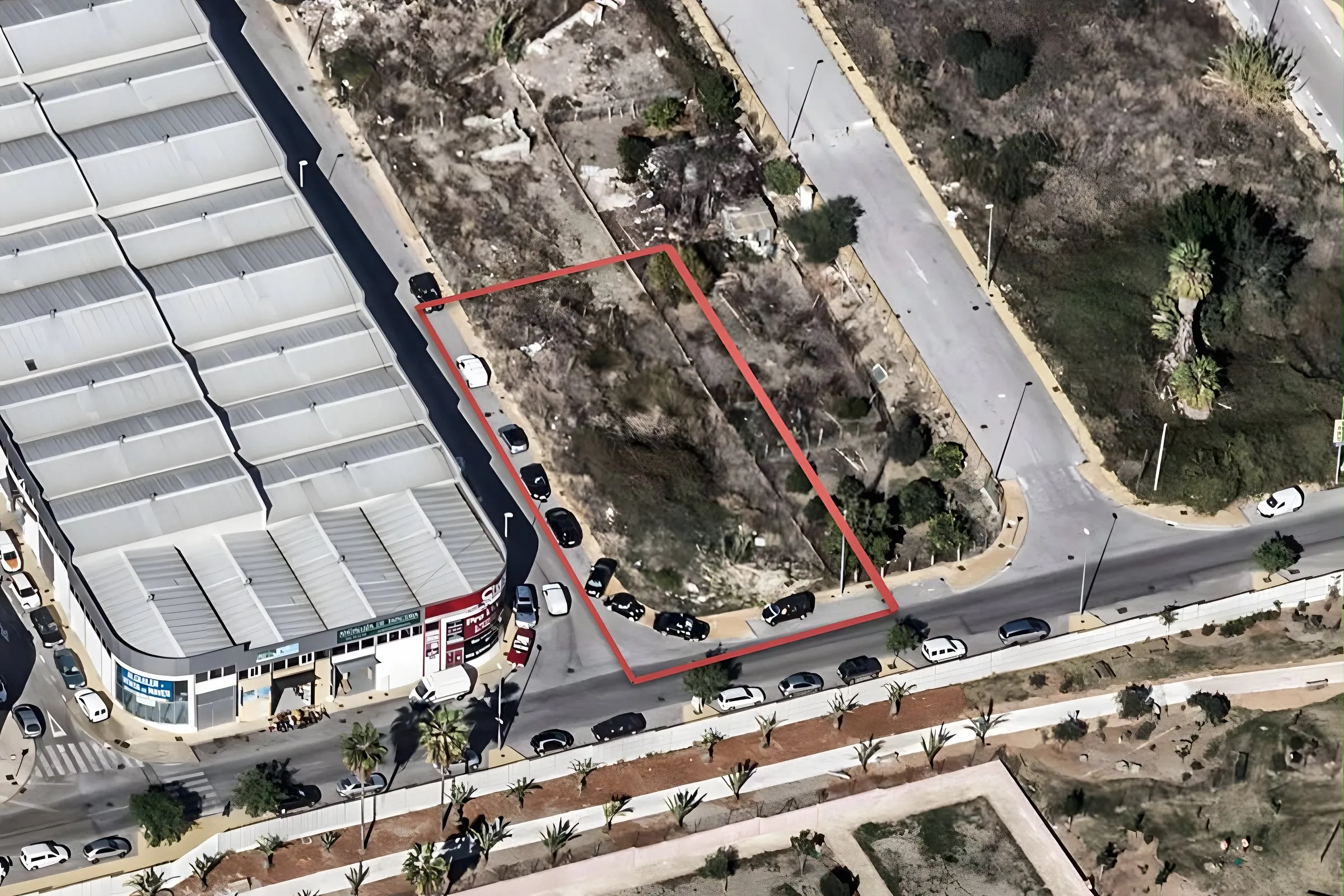Industrial plot in San Pedro, ideal for an automatic car wash