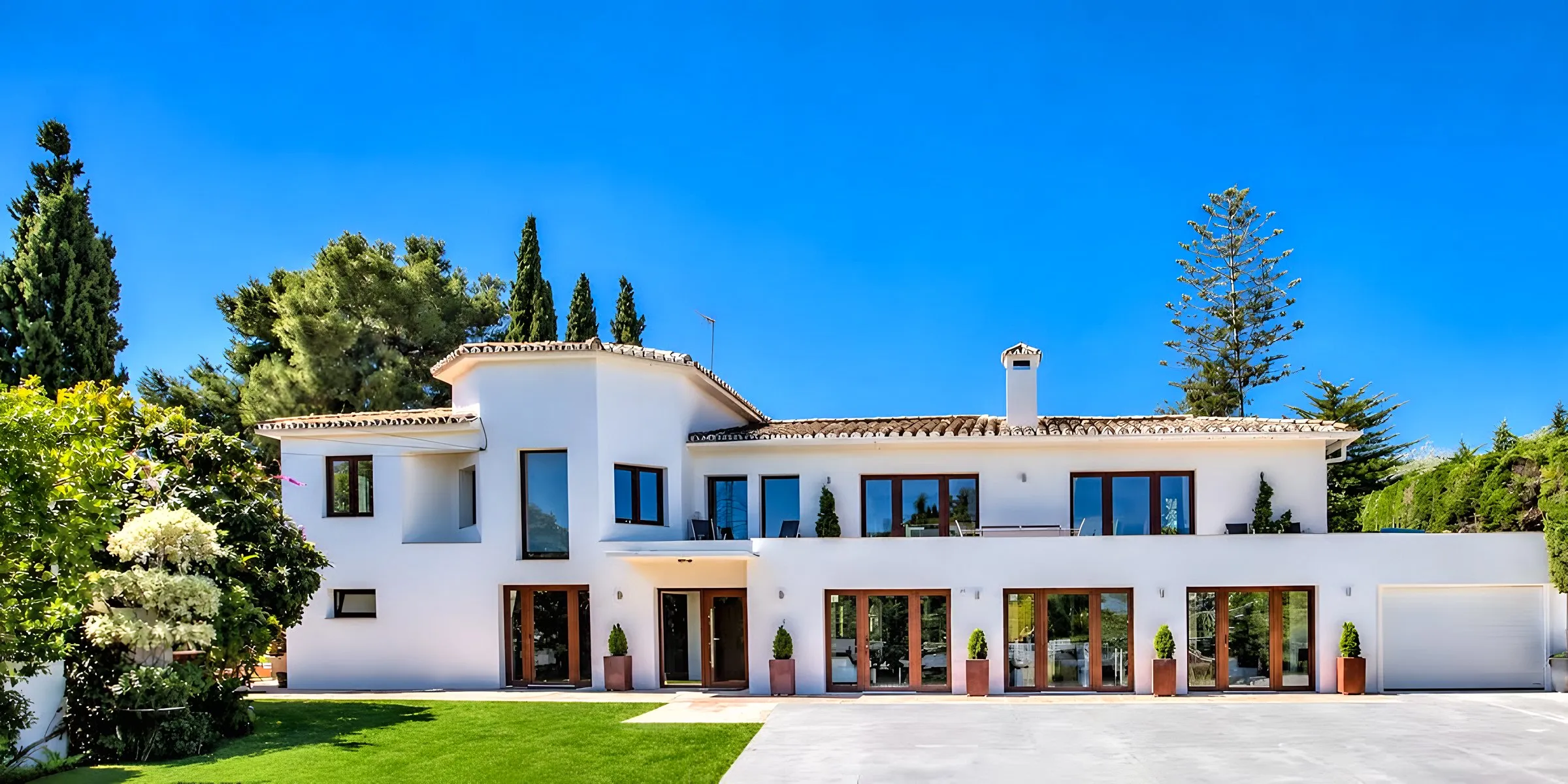 Villa del Mar, 400 metres from the beach in Guadalmina Baja