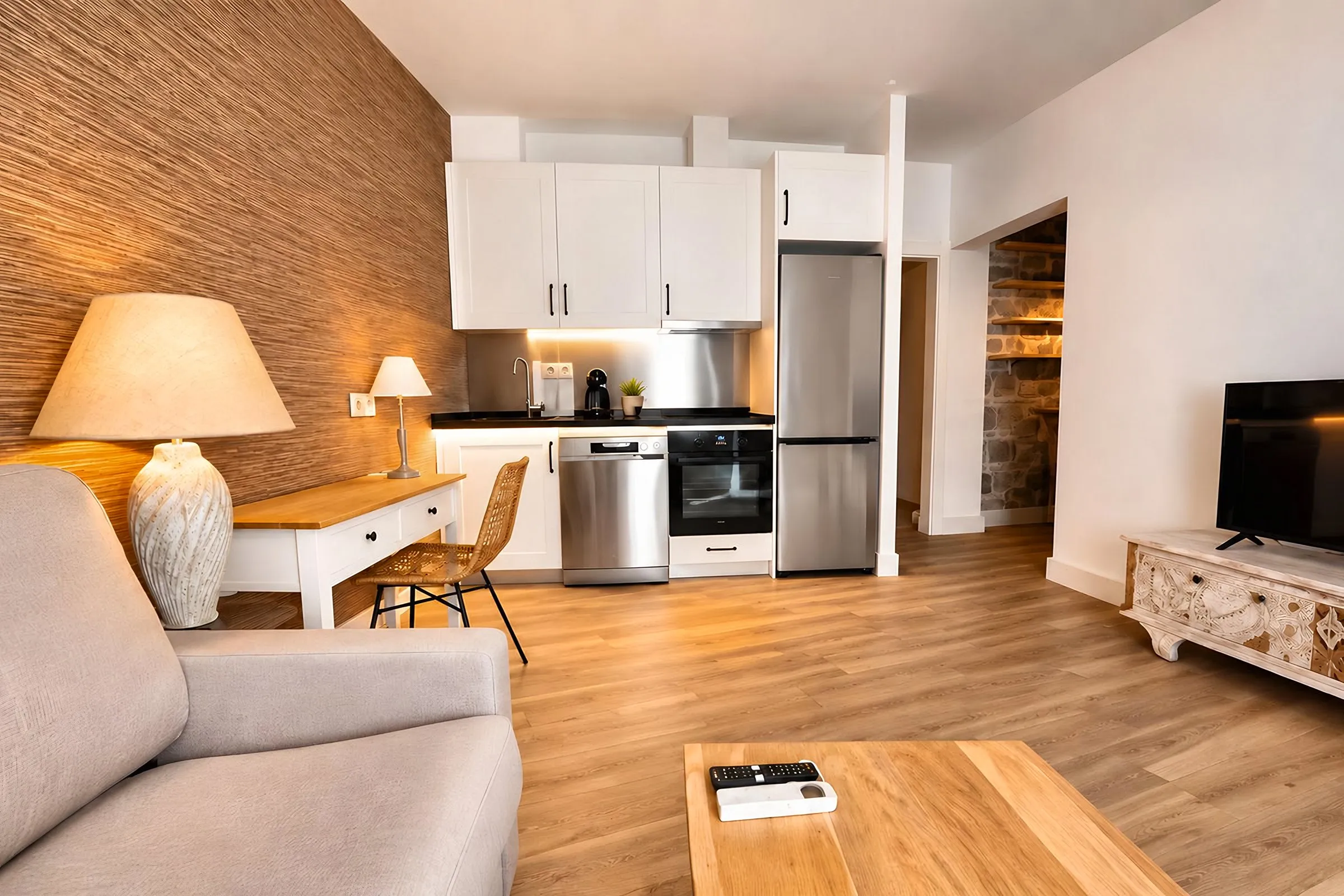 Studio Bajo A with separate bedroom in Teatinos
